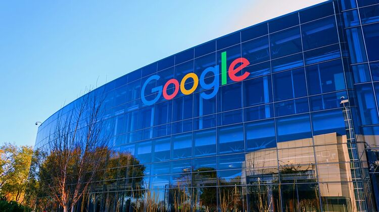 В Google опровергли заявления сотрудника о наличии сознания у искусственного интеллекта. Фото: AKKet