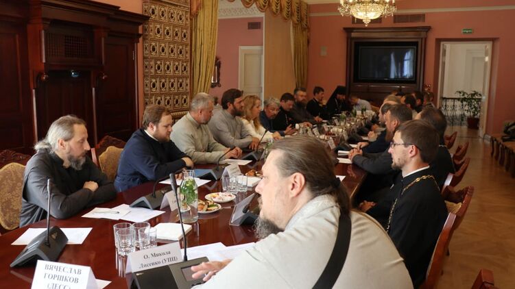 Ткаченко говорит, что на встрече были представители УПЦ и ПЦУ. Фото: facebook.com/oleksandr.tkachenko.ua