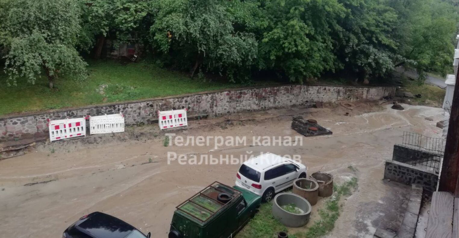 Сильный ливень в Киеве. Фото: Telegram/Реальный Киев