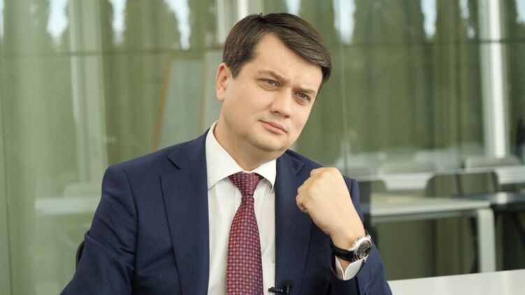 Разумков прокомментировал принятой Радой законопроект об отмене выплат по кредитам за разрушенное и поврежденное имущество. Фото: slovoidilo.ua