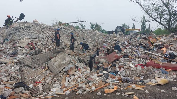 Спасти из-под завалов удалось лишь девять человек. Фото: ГосЧС