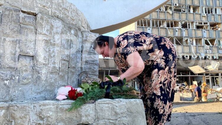 Родственникам пострадавших от обстрела Винницы выплатят по сто тысяч гривен. Фото: "Страна"