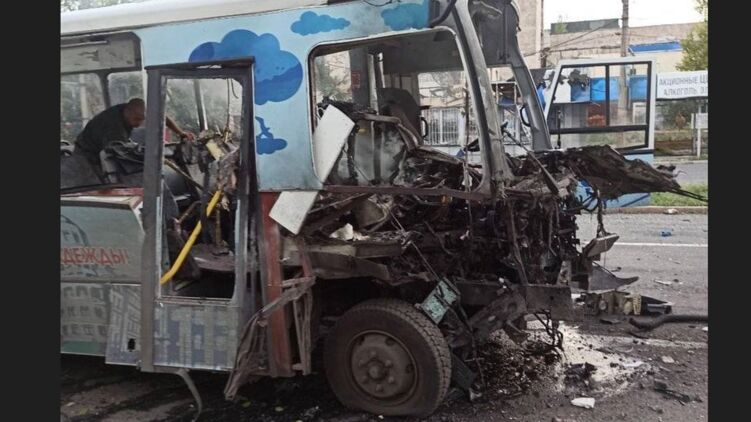 В Донецке после обстрела автобуса погибли люди