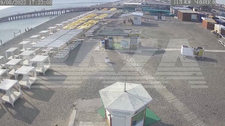 Пустые пляжи в курортном посёлке Новофедоровка в Крыму после взрывов на военном аэродроме. Фото: Baza