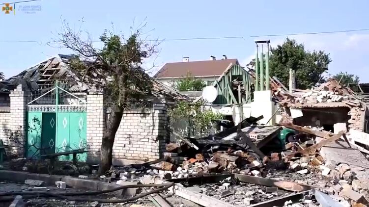 Последствия обстрела Николаева. Скриншот видео ГосЧС