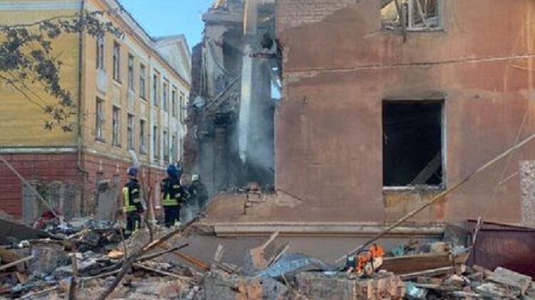 В Славянске из-за обстрела разрушен жилой дом. Фото: Вадим Лях/Facebook