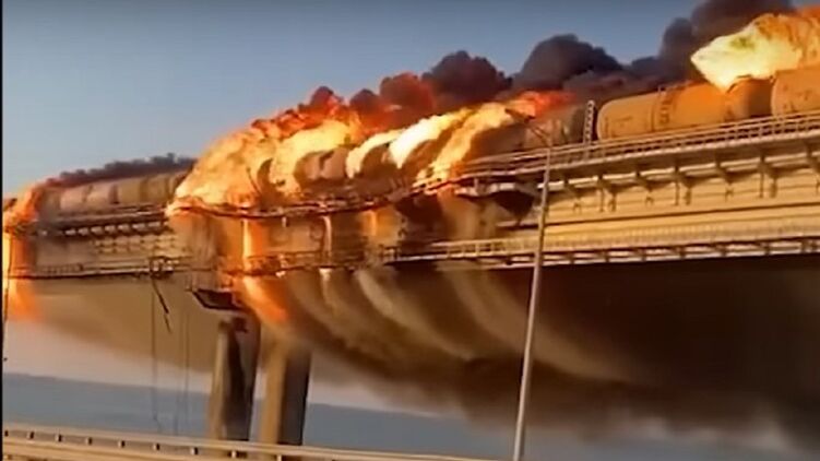 Взрыв на Крымском мосту. Иллюстративный кадр из видео: youtube.com