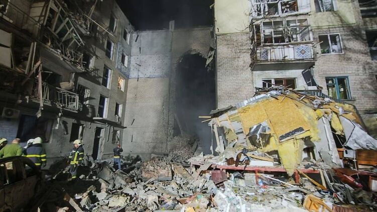 О семерых погибших после обстрела в Николаеве сообщили в ОП. Фото: Николаевская ОВА
