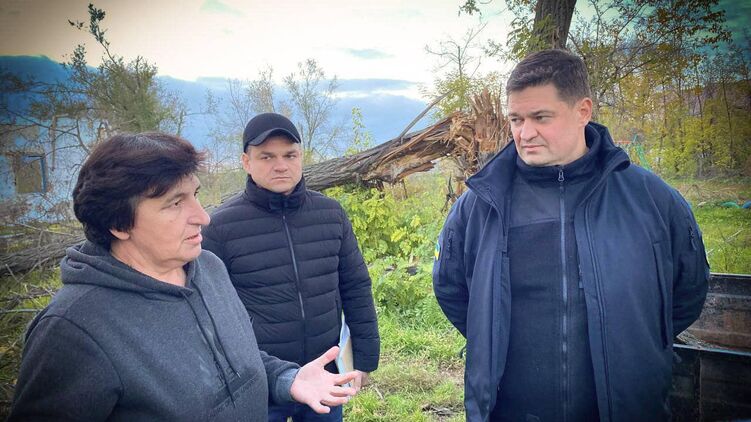 Янушевич (справа) объявил о комендантском часе. Фото: facebook.com/YanushevichKherson