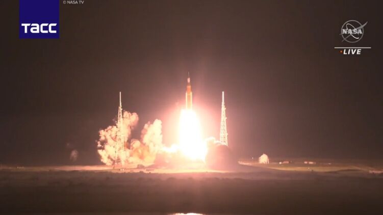 NASA запустило сверхтяжёлую ракету SLS к Луне. Скриншот видео
