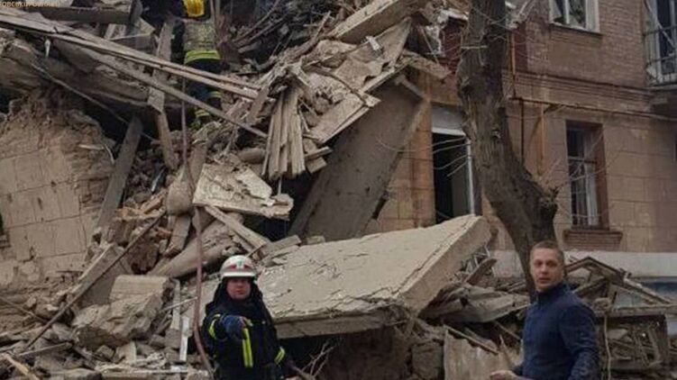 Последствия удара по жилому дому в Кривом Роге. 16 декабря. Фото: ГСЧС