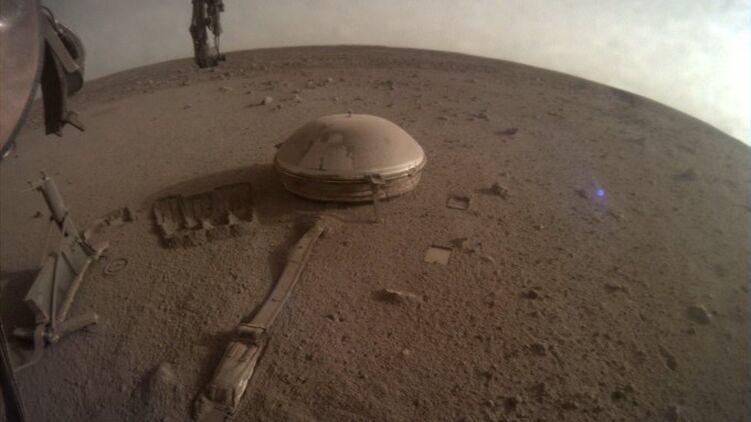 Марсианский зонд InSight сделал свой последний снимок. Фото: twitter.com/NASAInSight