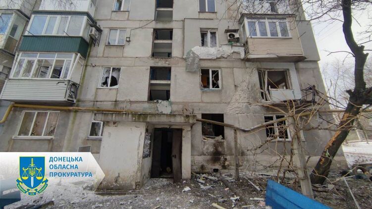Наслідки обстрілу на Донеччині. Фото: Донецька обласна прокуратура