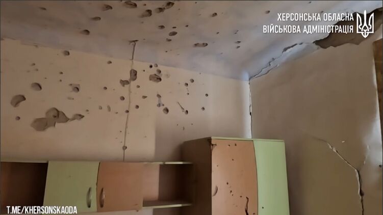 Последствия обстрела детского реабилитационного центра в Херсоне. Скриншот видео