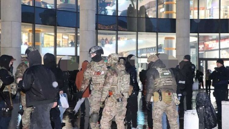 Полиция установила 245 человек, планировавших драку в центре Харькова. Фото: facebook.com/police.kharkov