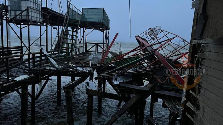 Наслідки вибуху морської міни на Одещині. Фото: Телеграм
