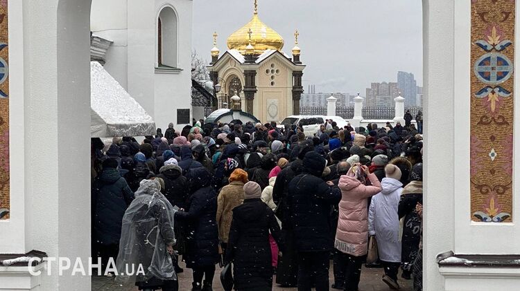 Верующие собирались на богослужение утром 29 марта. Фото: "Страна"