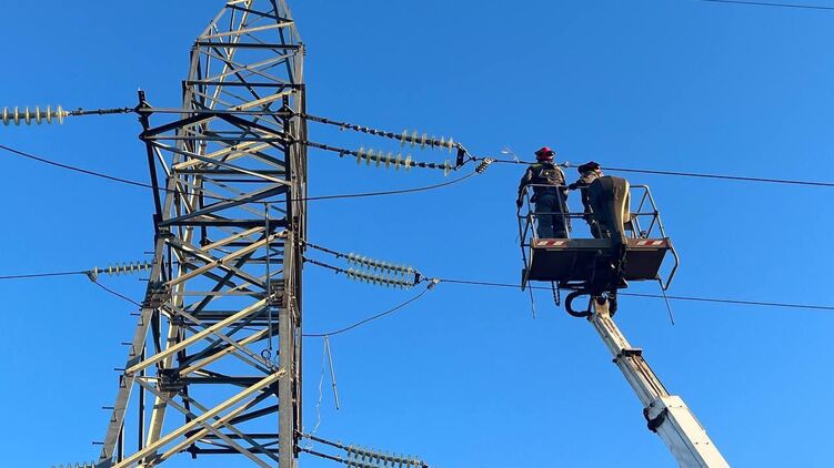 206 ремонтних бригад ДТЕК переведено у підвищену готовність. Фото: ДТЕК