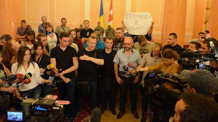 Активисты требовали отставки мэра Одессы Геннадия Труханова Фото: timer-odessa.net 
