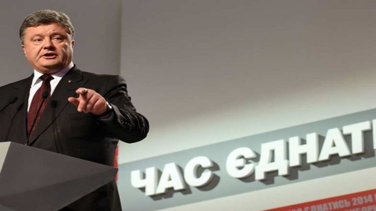 Президент Петр Порошенко пока оценивает выгоду от объединения с союзным "Народным фронтом", но стремится удержать подле себя партию Виталия Кличко, фото: http://solydarnist.org
