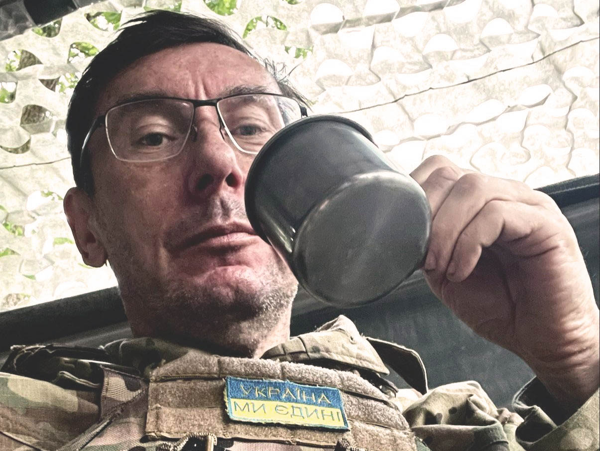 Экс-генпрокурор Юрий Луценко на службе в ТРО Николаевской области. Фото: Spektr. Press