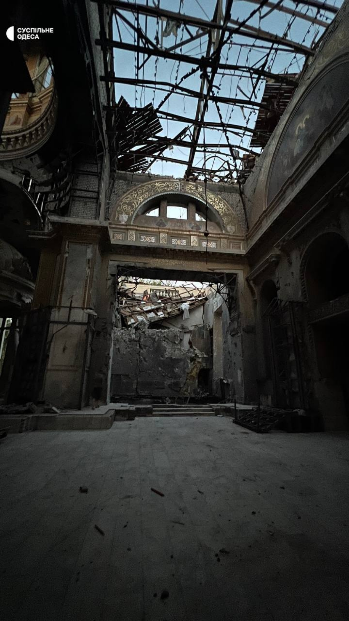Фото зсередини зруйнованого собору. Фото - Супільне Одеса